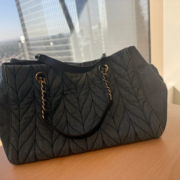 Kate Spade GUC  Denim Leaf Pattern bag GUC some wear- makes it extra cute IMO - Picture 9 of 16